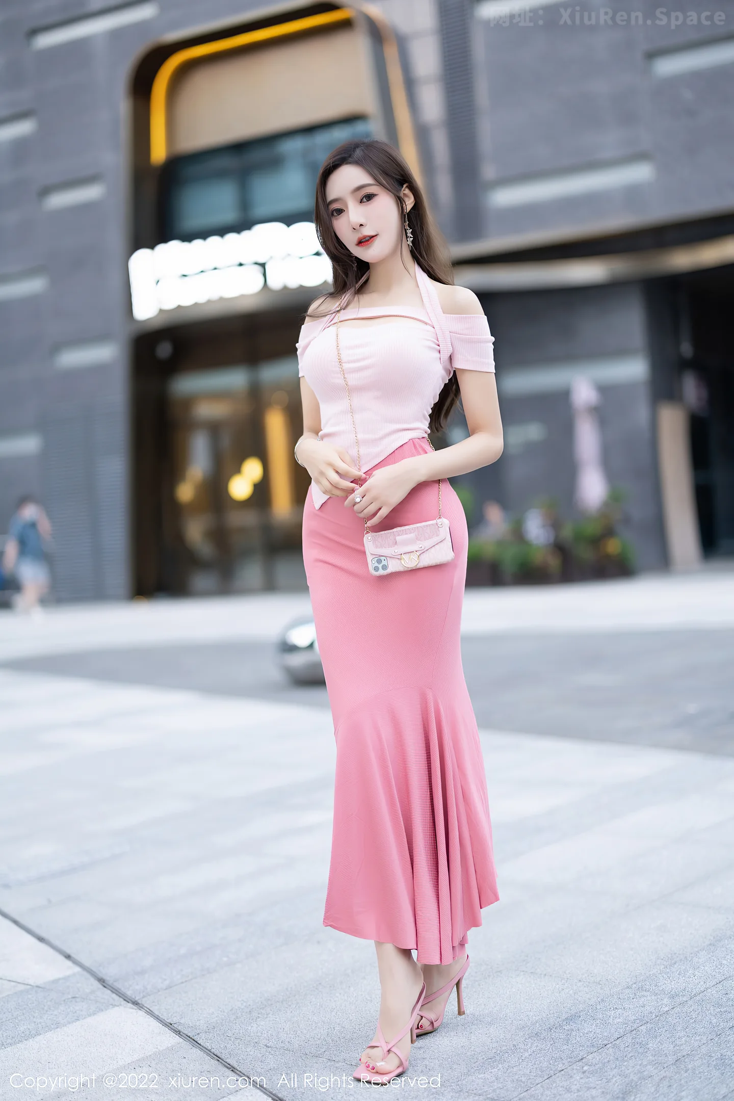 图片[6]-[XiuRen秀人网] VOL.5601 女神王馨瑶yanni脱粉色长裙露性感蕾丝内裤秀惹火身材诱惑写真78P-秀人网官方网站